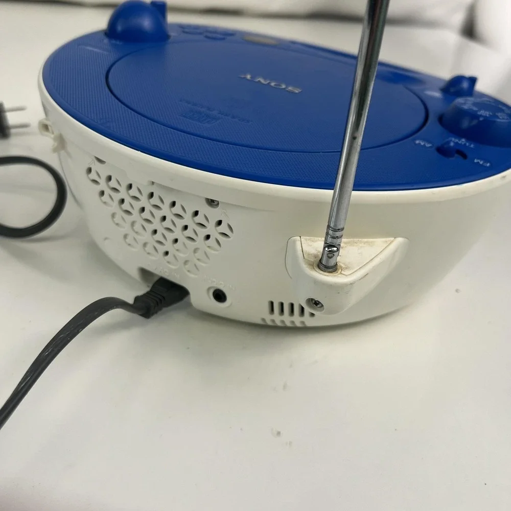 Sony ZS-E5 Blue Portable CD Player Stereo Boombox AM/FM Radio Audio In AC DC